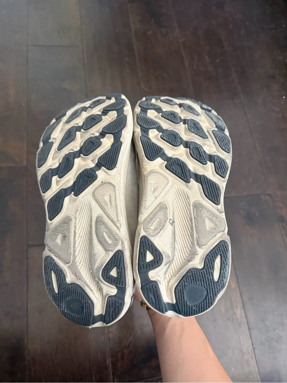 HOKA Clifton 9 cream Running Shoes - Picture 4 of 11